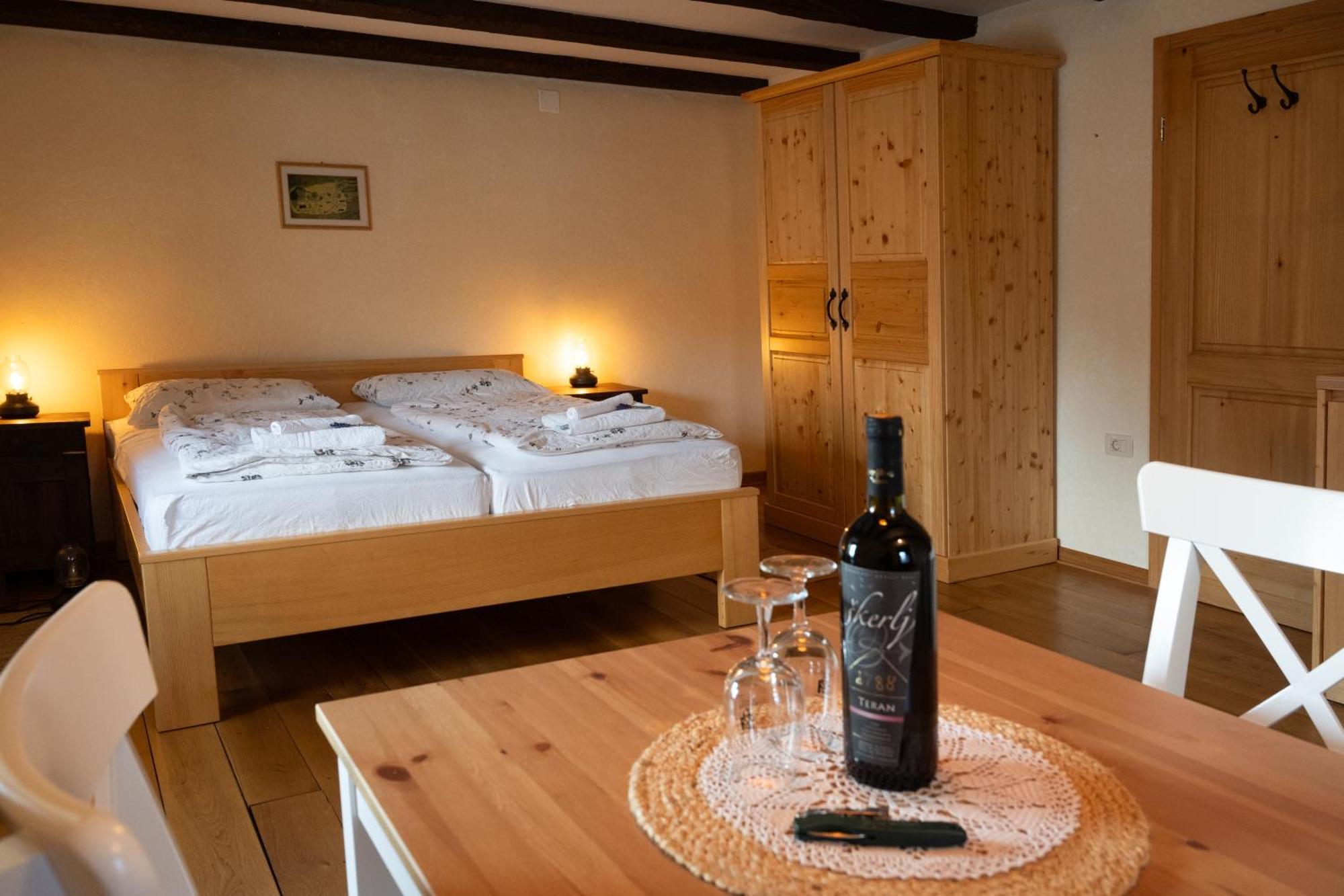 Skerlj Wine Estate Guest House Tomaj ภายนอก รูปภาพ